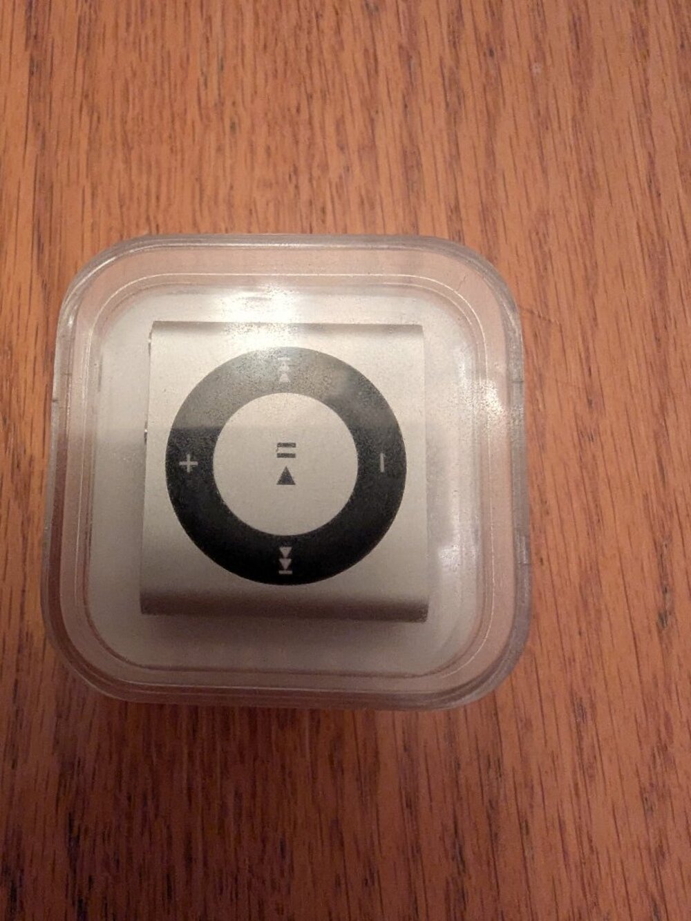 BNWT Apple iPod Shuffle 4th Gen 2GB